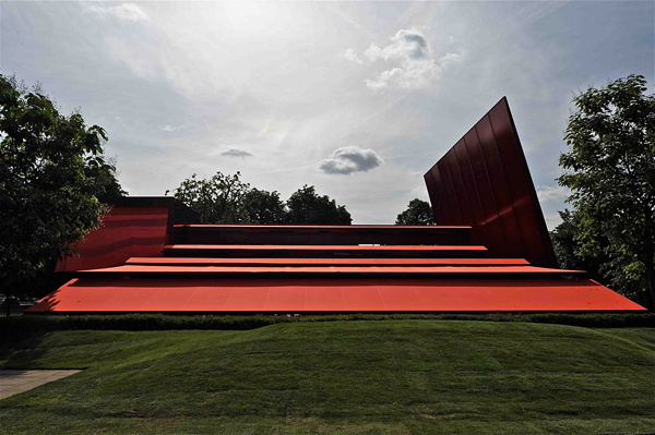 Jean Nouvel’in tasarladığı 2010 Serpentine Galeri Pavyon’u Pazar günü açıldı