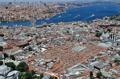 Altın ya da ahşap, bülbülün kafeste işi ne?